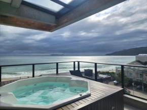 MAJESTOSO DUPLEX COM JACUZZI DE FRENTE PARA O MAR, 3 SUÍTES, Apt 404